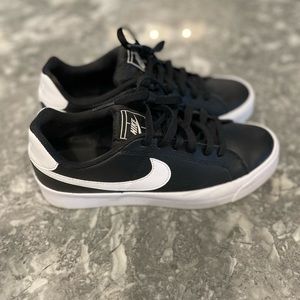 Nike Court Legacy. Size 8